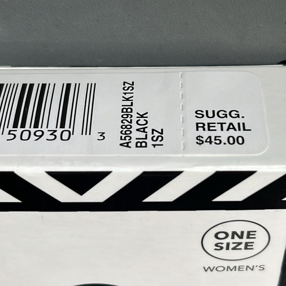 New boxed isotoner fleece stretch classic black one size women’s gloves. - Picture 7 of 7